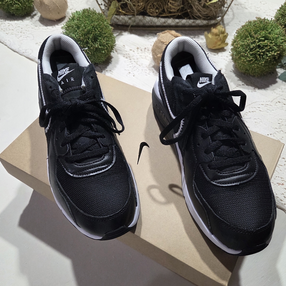 Nike Black and White Sneakers